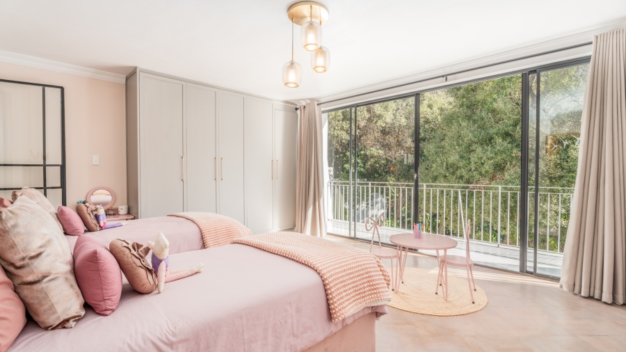 5 Bedroom Property for Sale in Lemoenkloof Western Cape